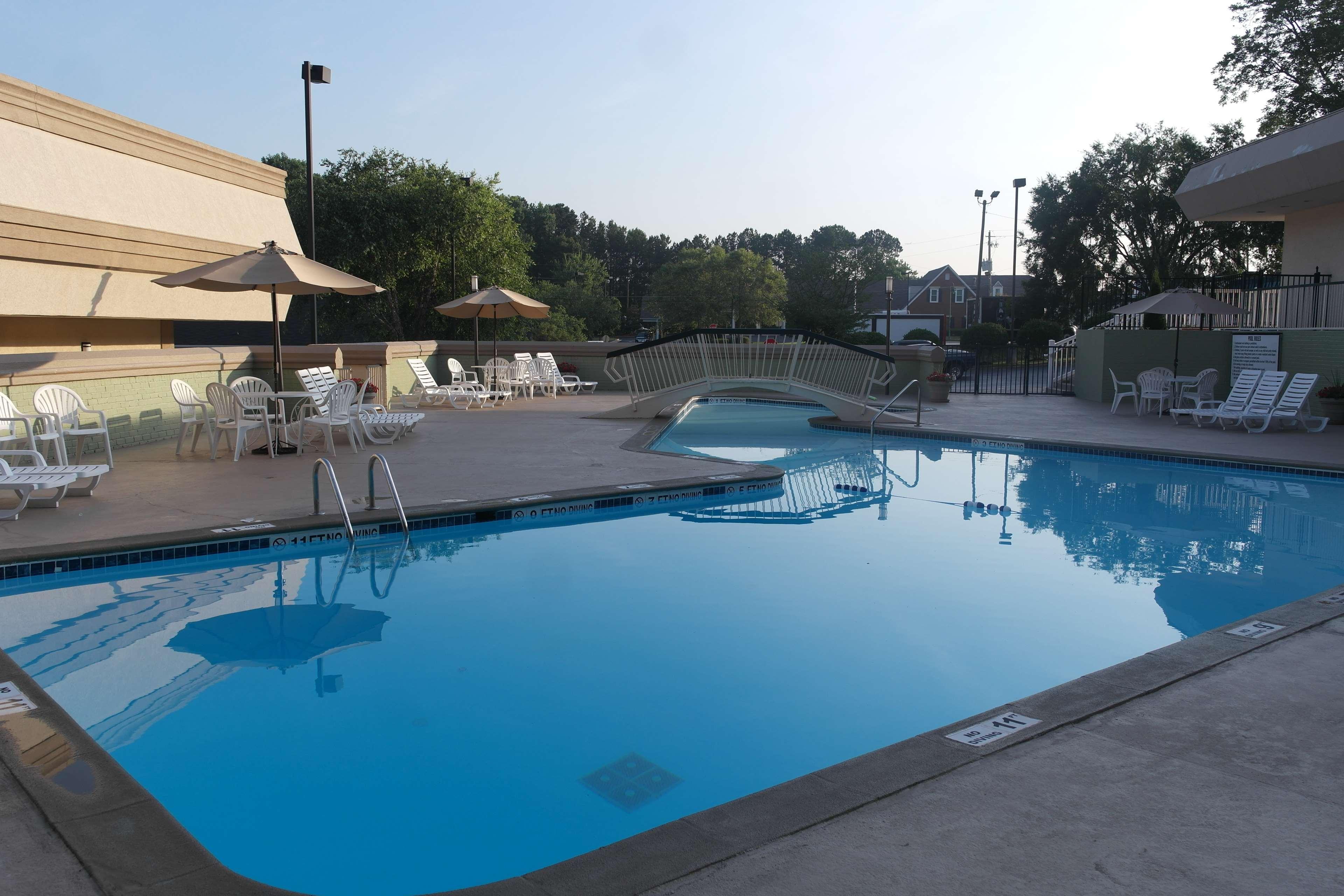 Clarion Pointe Morrow - Atlanta South Hotel Exterior photo