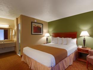 Clarion Pointe Morrow - Atlanta South Hotel Room photo