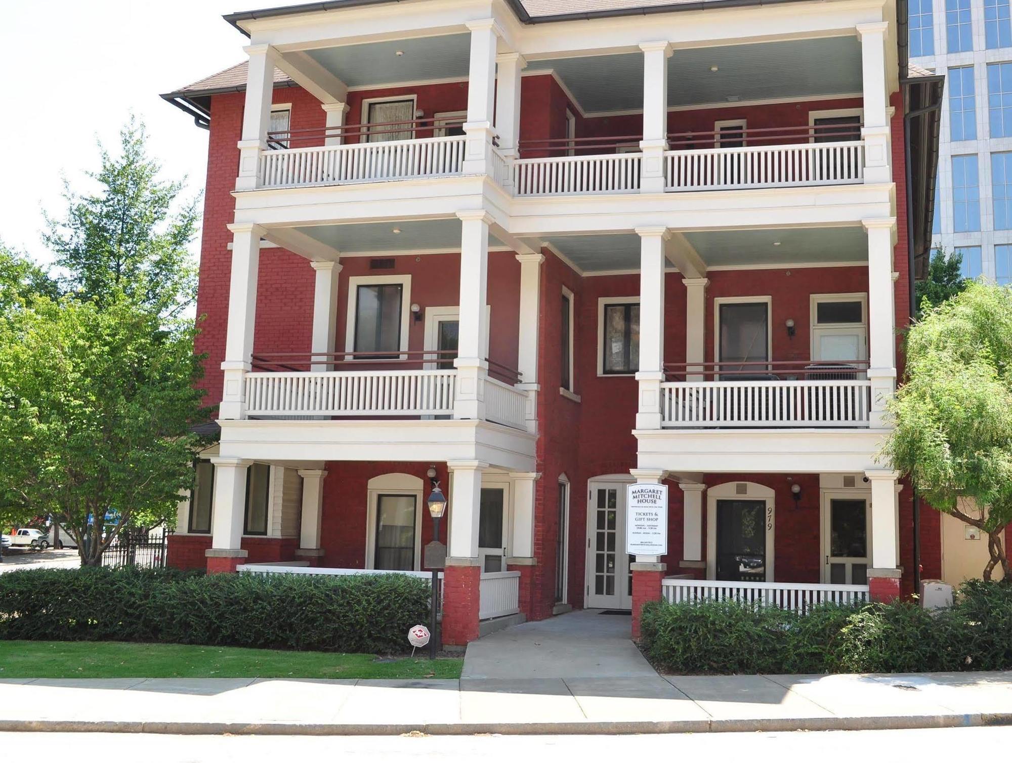 Clarion Pointe Morrow - Atlanta South Hotel Exterior photo