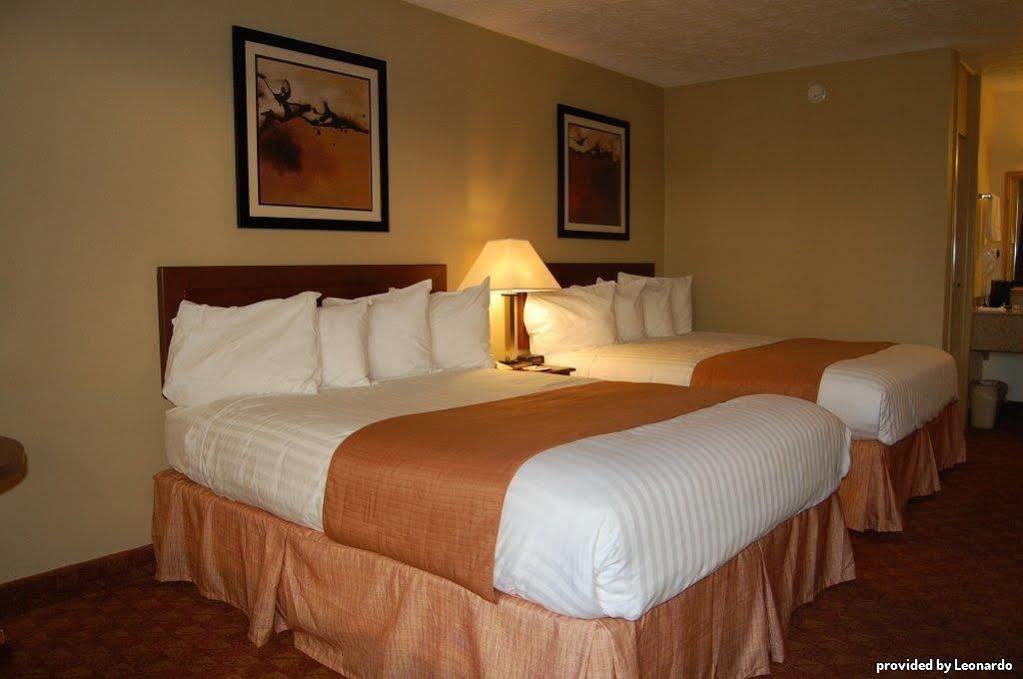 Clarion Pointe Morrow - Atlanta South Hotel Room photo